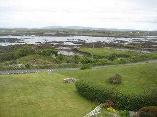Ivy Rock House 4*